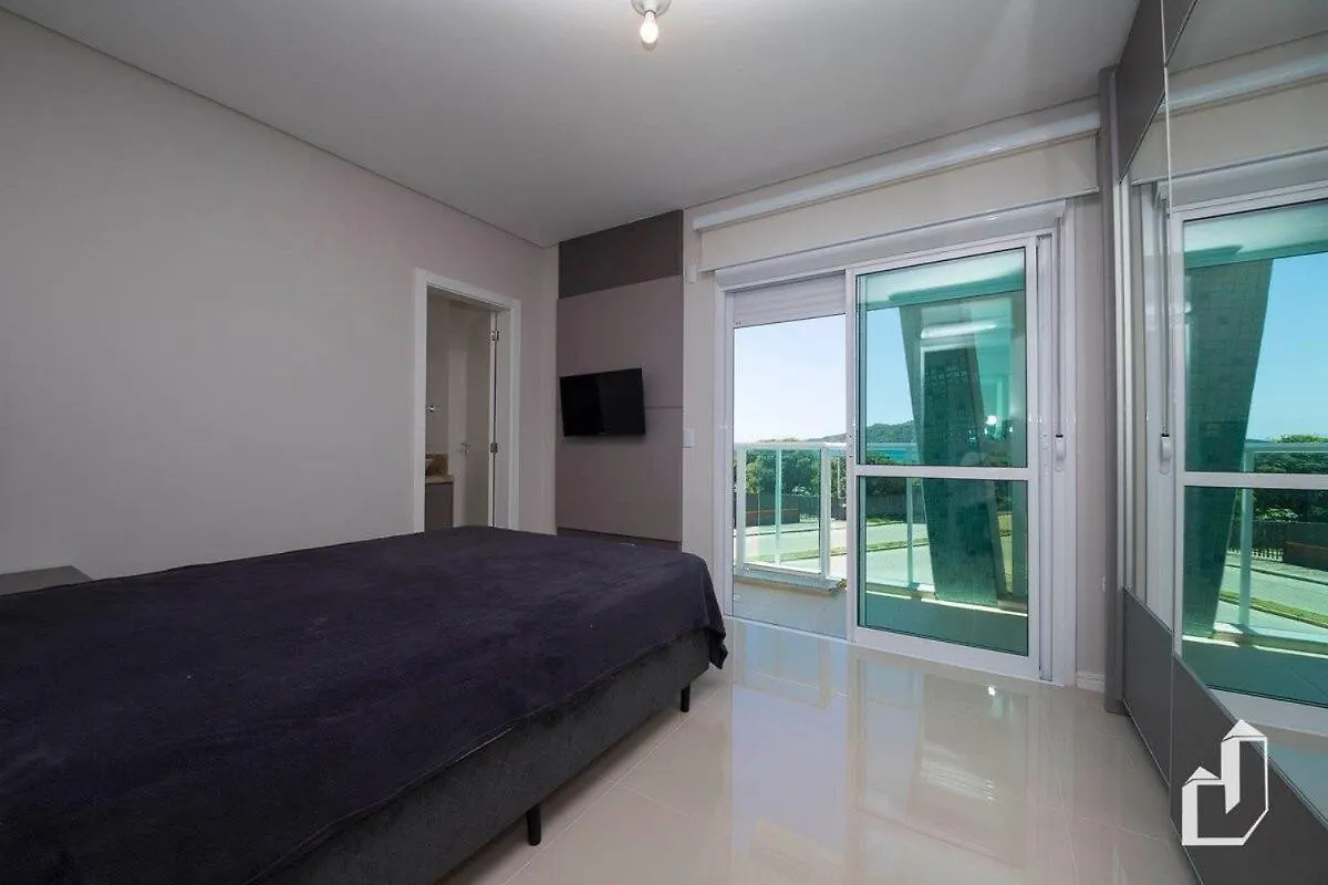 Апартаменты Apartamento Vista Para O Mar Com 02 Dormitorios Бомбиньяс