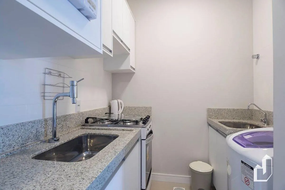 Apartamento Vista Para O Mar Com 02 Dormitorios Бомбиньяс