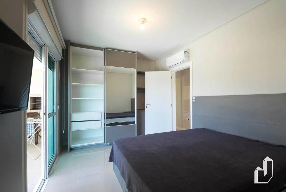 Apartamento Vista Para O Mar Com 02 Dormitorios Бомбиньяс 0*,  Бразилия